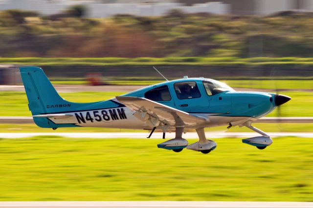 Cirrus SR-20 (N458MM) - Cirrus SR20 departs Livermore Municipal Airport, December 2021