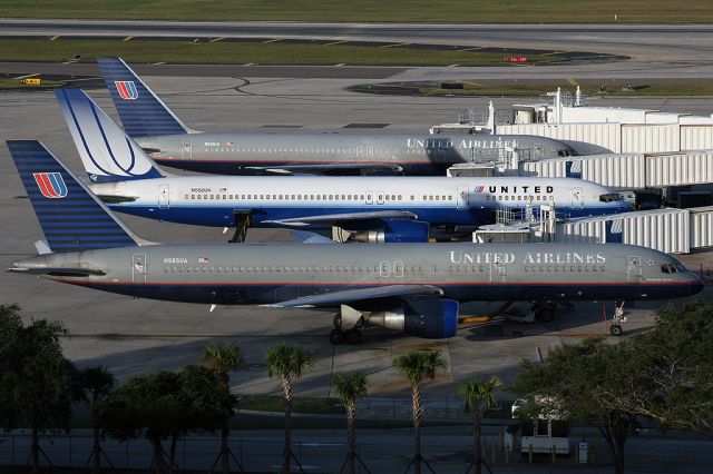 Boeing 757-200 (N565UA) - Three UA Seven-fives soaking up the early morning Florida sun.