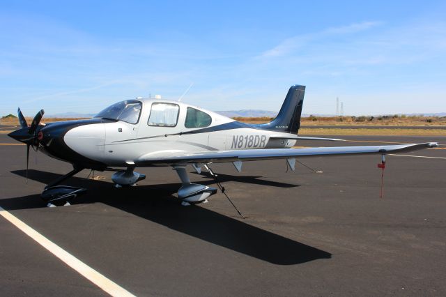 Cirrus SR-20 (N818DR)