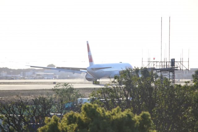 BOEING 777-300ER (HB-JNJ)