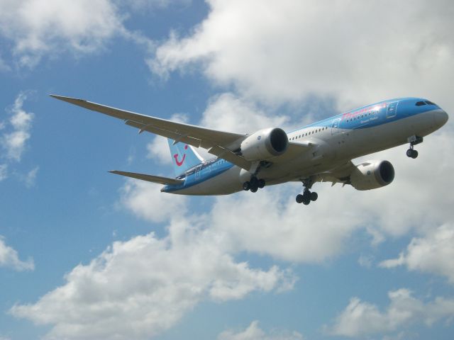 Boeing 787-8 (G-TUIC) - Dream maker