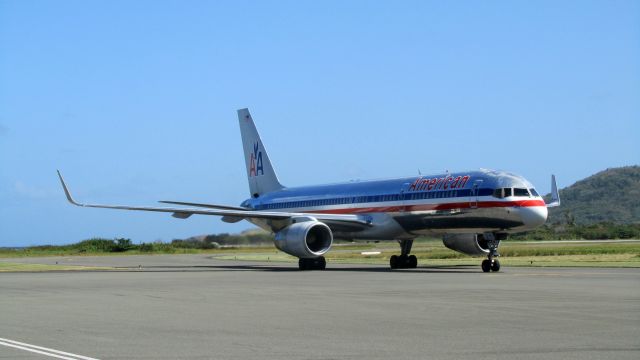 Boeing 757-200 (N677AN)