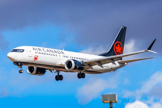 Boeing 737 MAX 8 (C-GEKZ) - An Air Canada 737 MAX 8 landing at PHX on 2/26/23. Taken with a Canon R7 and Tamron 70-200 G2 lens.