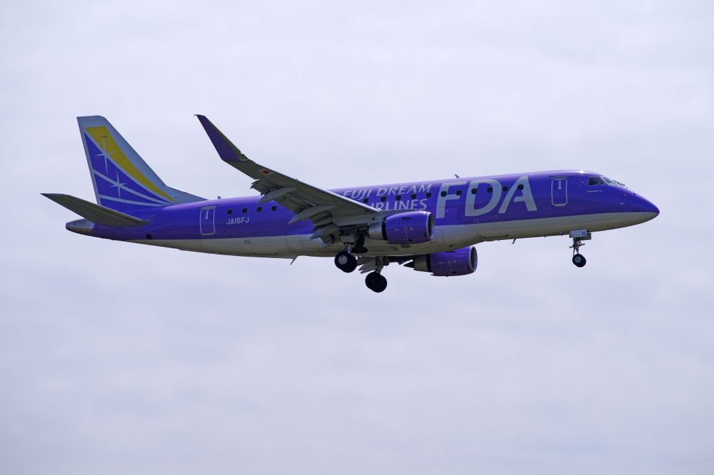 Embraer 175 (JA16FJ)