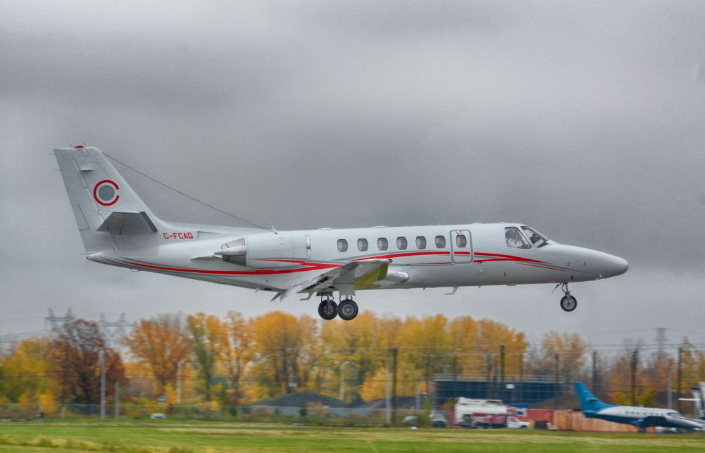 Cessna Citation V (C-FCAG) - On final to 24R in CYHU, 20-10-2020