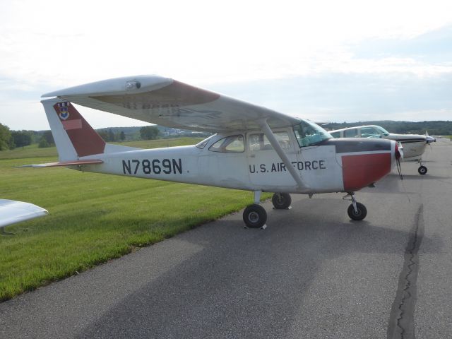 Cessna Skyhawk (N7869N)