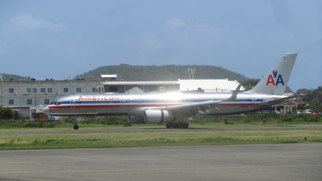 Boeing 757-200 (N691AA)