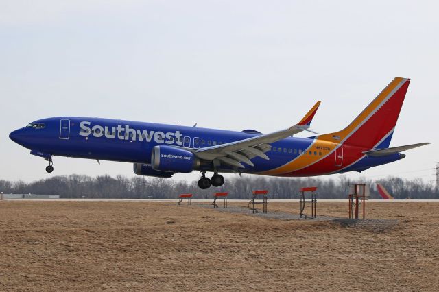 Boeing 737 MAX 8 (N8723Q) - My first day out spotting after my injury back in December. I wanted to get a little sunshine and catch this recent delivery to the fleet. SWA5550 was seen here about to touchdown on RWY 6L from Hartsfield-Jackson Intl (KATL) on 9 March 2019.