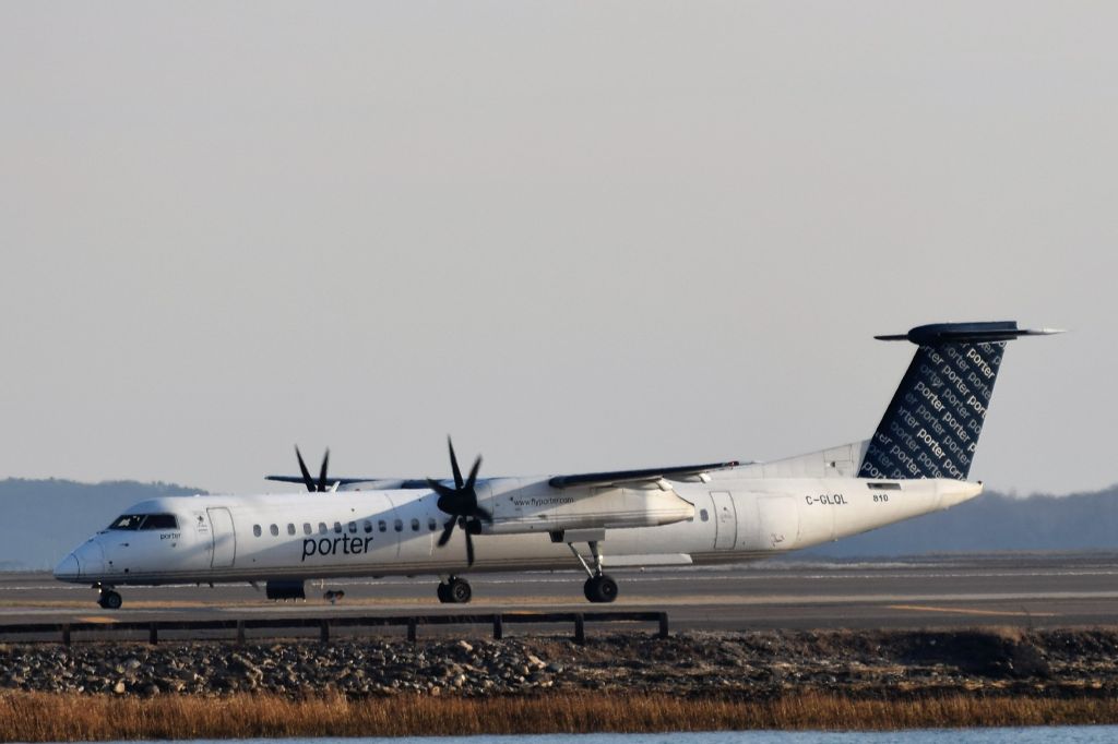 de Havilland Dash 8-400 (C-GLQL)