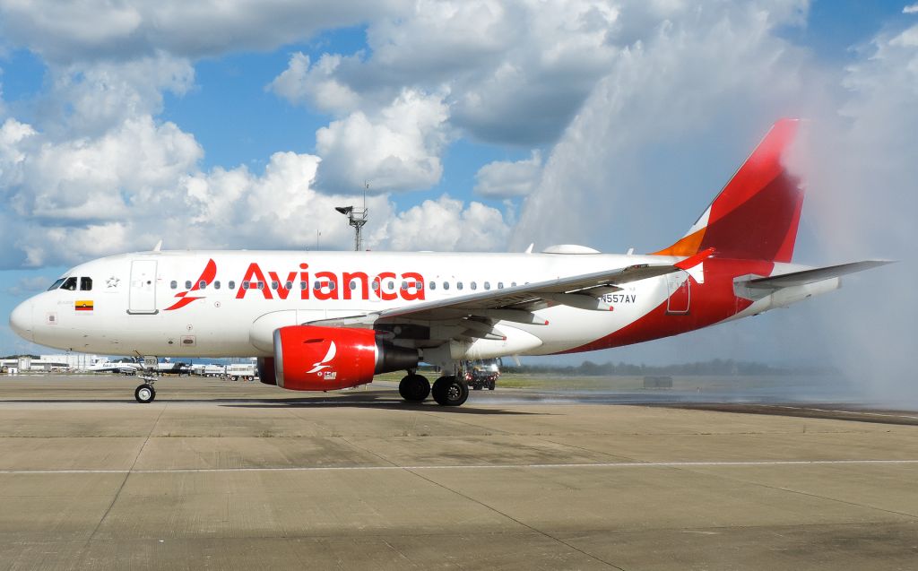 Airbus A319 (N557AV)