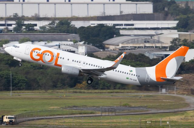 Boeing 737-800 (PR-GUE)