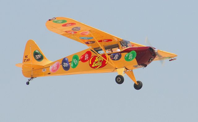 NAC37361 — - The Jelly Belly guy heads home after a performance at Wings Over Whiteman 2009.