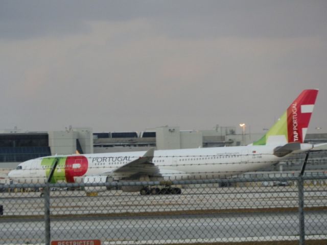 Airbus A330-200 (CS-TOE) - Departing for Lisbon(Lisboa)