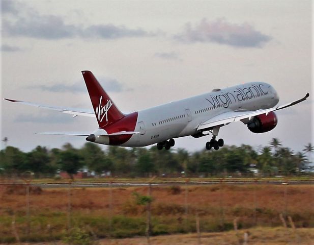 Boeing 787-9 Dreamliner (G-VYUM)