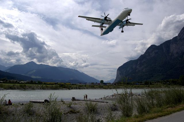 de Havilland Dash 8-400 (OE-LGD)