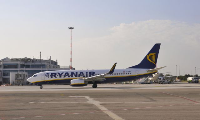 Boeing 737-800 (EI-ENR) - Ryanair Boeing 737-8AS(WL) EI-ENR in Bari