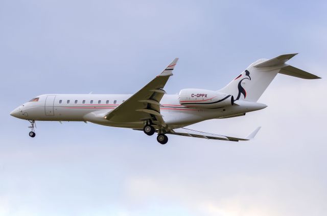 Bombardier Global Express (C-GPPX) - Bombardier Global 6000 reg# C-GPPX (Penguin livery)