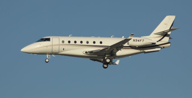 IAI Gulfstream G200 (N94FT) - Landing 30L