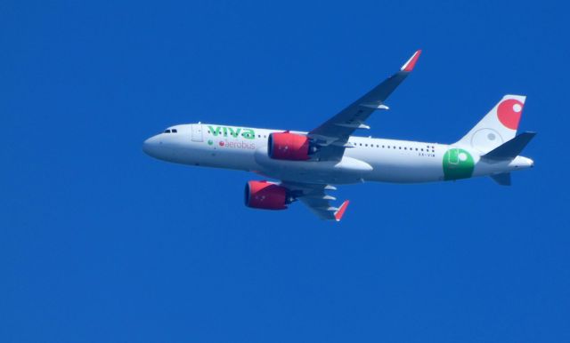 Airbus A320 (XA-VIM) - On approach is this Viva Aerobus A320-271N in the Autumn of 2018.