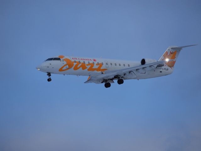 Canadair Regional Jet CRJ-200 (C-FSJF)