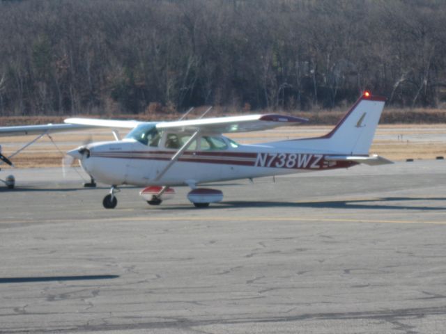 Cessna Skyhawk (N738WZ) - Taxiing in.