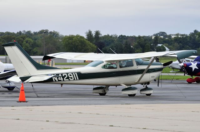 Cessna Skylane (N42911) - Seen at KFDK on 9/12/2009.br  br  NEGATIVE VOTE COURTESY OF SHREVEPORT, LOUISIANA USER WHOS RATED OVER 70 OF MY PHOTOS AS POOR.      a href=http://discussions.flightaware.com/profile.php?mode=viewprofile&u=269247  Profile/a     a href=http://www.mixmap.com/ target=_new title=MySpace Tracker  img src=http://www.mixmap.com/xxx/no_image_tracker_strict.jpg border=0 height=1 width=1 style=visibility:hidden; alt=MySpace Tracker/a