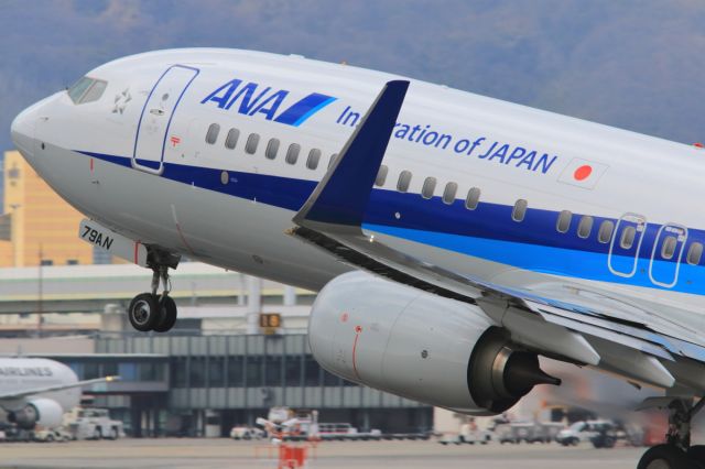 Boeing 737-700 (JA79AN)