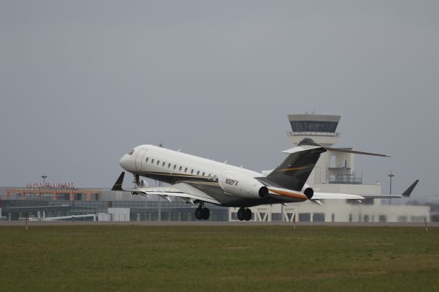 Bombardier Global Express (N92FX) - 04 May 2016:Flexjet,Bombardier BD-700-1A10 Global Express. Departure at Hakodate Airport(HKD/RJCH), Hokkaido, Japan.