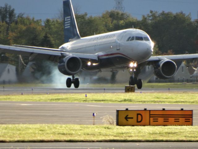 Airbus A319 (N723UW)