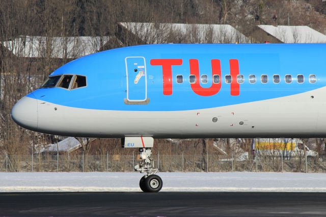 Boeing 757-200 (G-CPEU)