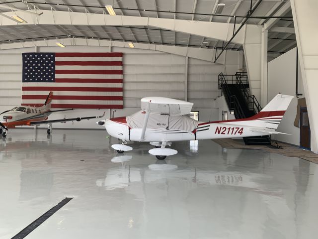 Cessna Skylane (N21174)