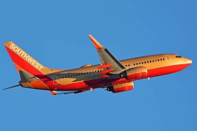 Boeing 737-700 (N711HK) - Southwest Boeing 737-7H4 N711HK Gold heritage, The Herbert D Kelcher at Phoenix Sky Harbor on January 12, 2018.