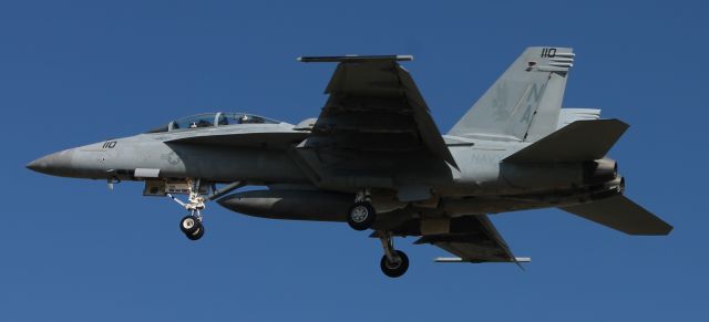 McDonnell Douglas FA-18 Hornet —