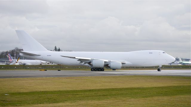 BOEING 747-8 (N826BA) - BOE672 taxis onto Rwy 16R for a flight to KMZJ on 12/12/14. (ln 1502 / cn 60118).