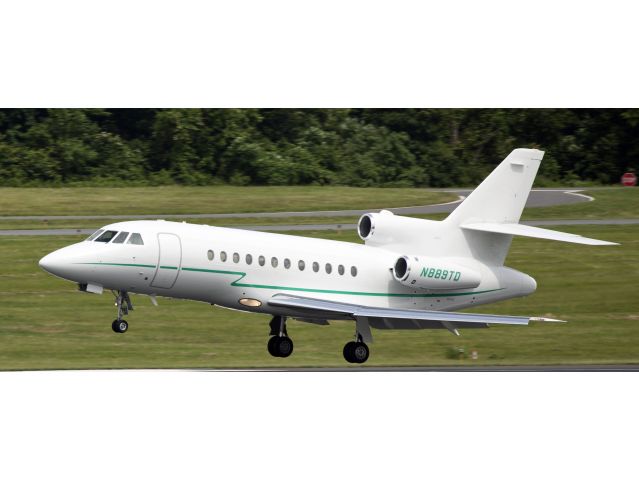 Dassault Falcon 900 (N889TD) - Perfect landing RW34.