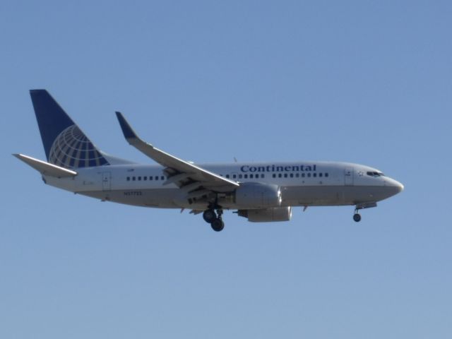 Boeing 737-700 (N27722)