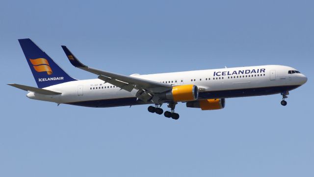 BOEING 767-300 (TF-ISO)