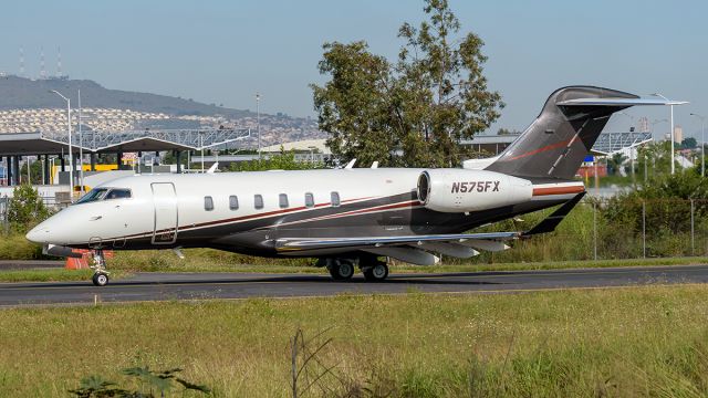 Canadair Challenger 350 (N575FX)