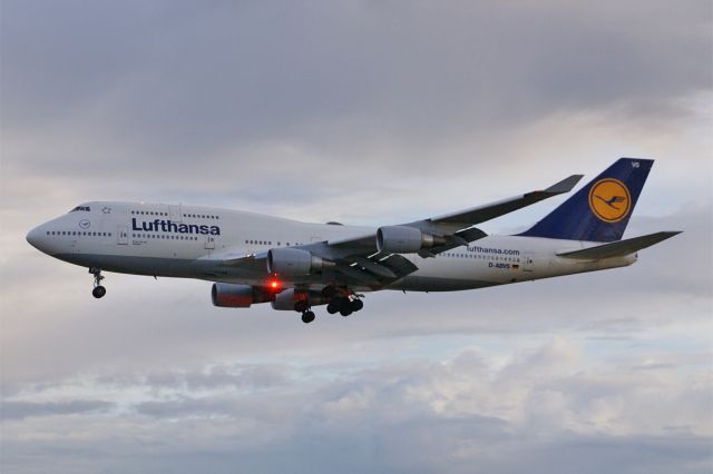 Boeing 747-400 (D-ABVS)