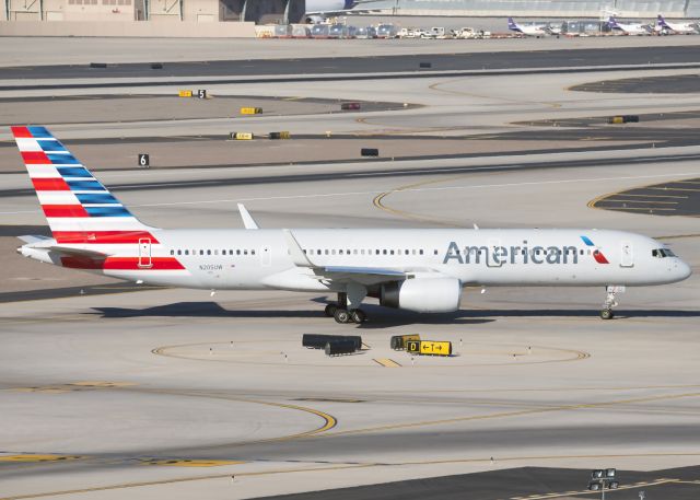 Boeing 757-200 (N205UW)