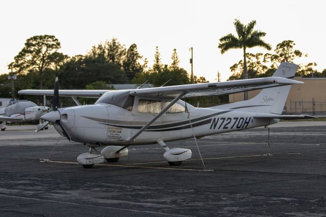 Cessna Skylane (N7270H)