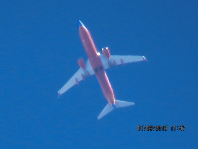Boeing 737-800 (N8639B)
