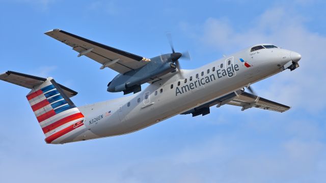 de Havilland Dash 8-300 (N326EN) - Piedmont N326EN departing KCLT Rwy 18L on 12/18/2017.