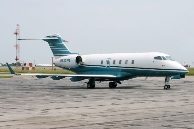 Bombardier Challenger 300 (N632FW) - Best at full