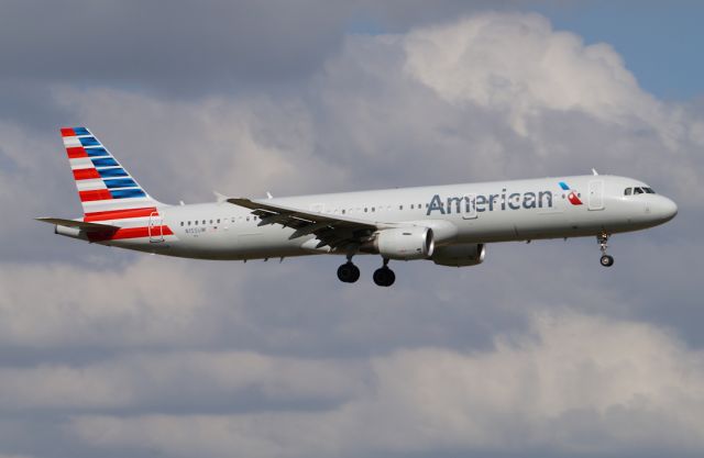 Airbus A321 (N155UW)