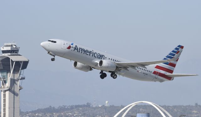 Boeing 737-800 (N861NN) - Departing LAX on 25L