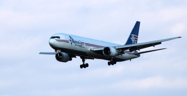 BOEING 767-300 (N316CM) - About to touch down is this 1988 Amerijet International Boeing 767-338 in the Autumn of 2023.