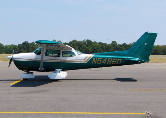 Cessna Skyhawk (N54960) - At Downtown Shreveport.