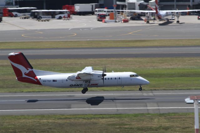 de Havilland Dash 8-300 (VH-TQY)
