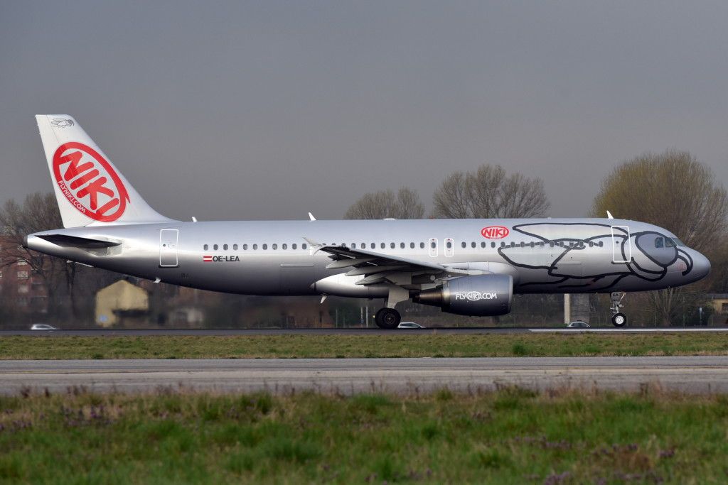 Airbus A320 (OE-LEA)